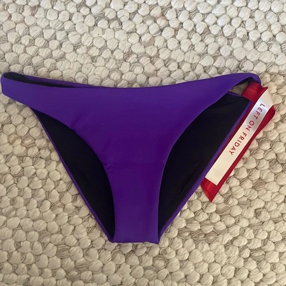 Left On Friday Wear To Bottom - Picture 2 of 8